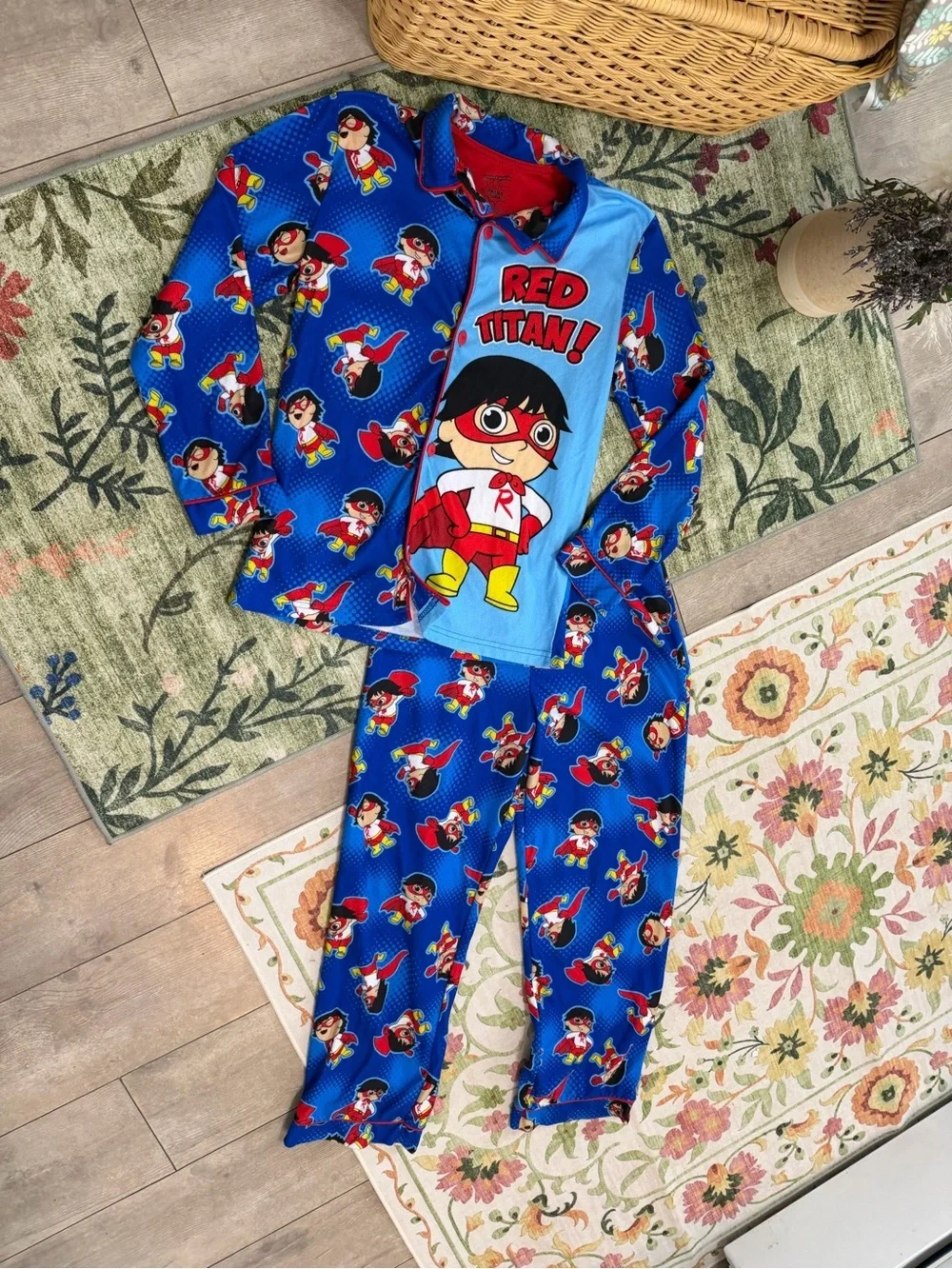 Ryan’s World Boys Two Piece Pajamas Set Size Large Long Sleeve Button Up & Pants